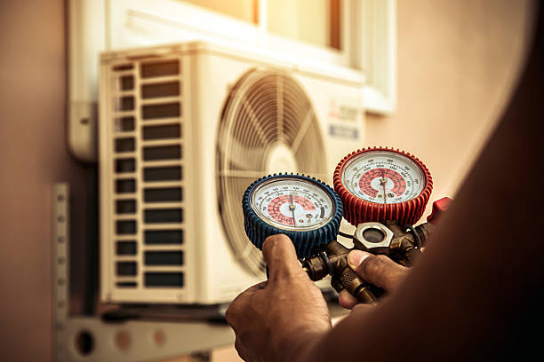 Professional Hvac technician working in Albany, TX